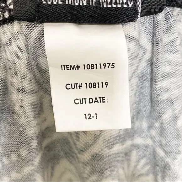 Torrid Medallion Print Off Shoulder Shirt Size 4X - Picture 4 of 9